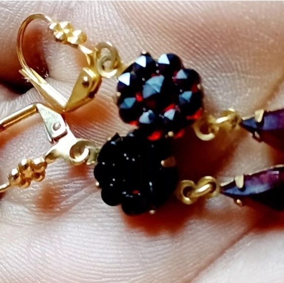 Czech Victorian Bohemian GARNET Rose Cut-Crystal Drop/Dangle Leverback Earrings - Picture 4 of 6